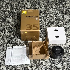 Nikon AF-S DX NIKKOR 35mm F1.8G F Mount Lens w/ box